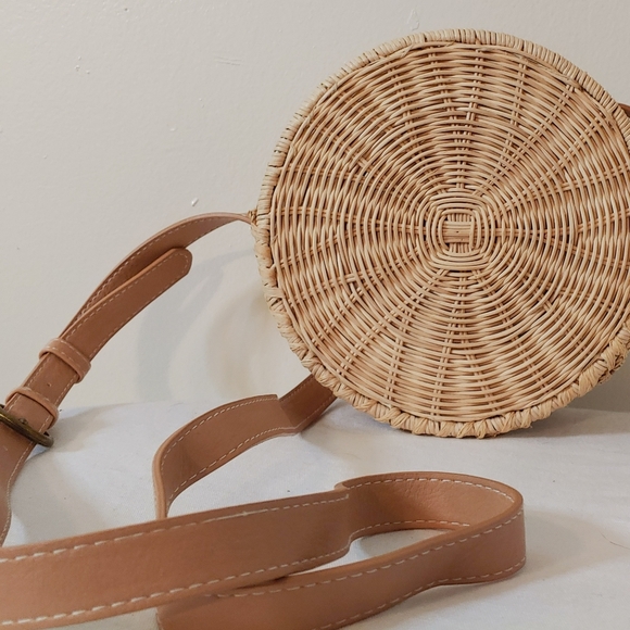 Woven wicker crossbody purse - Picture 1 of 6